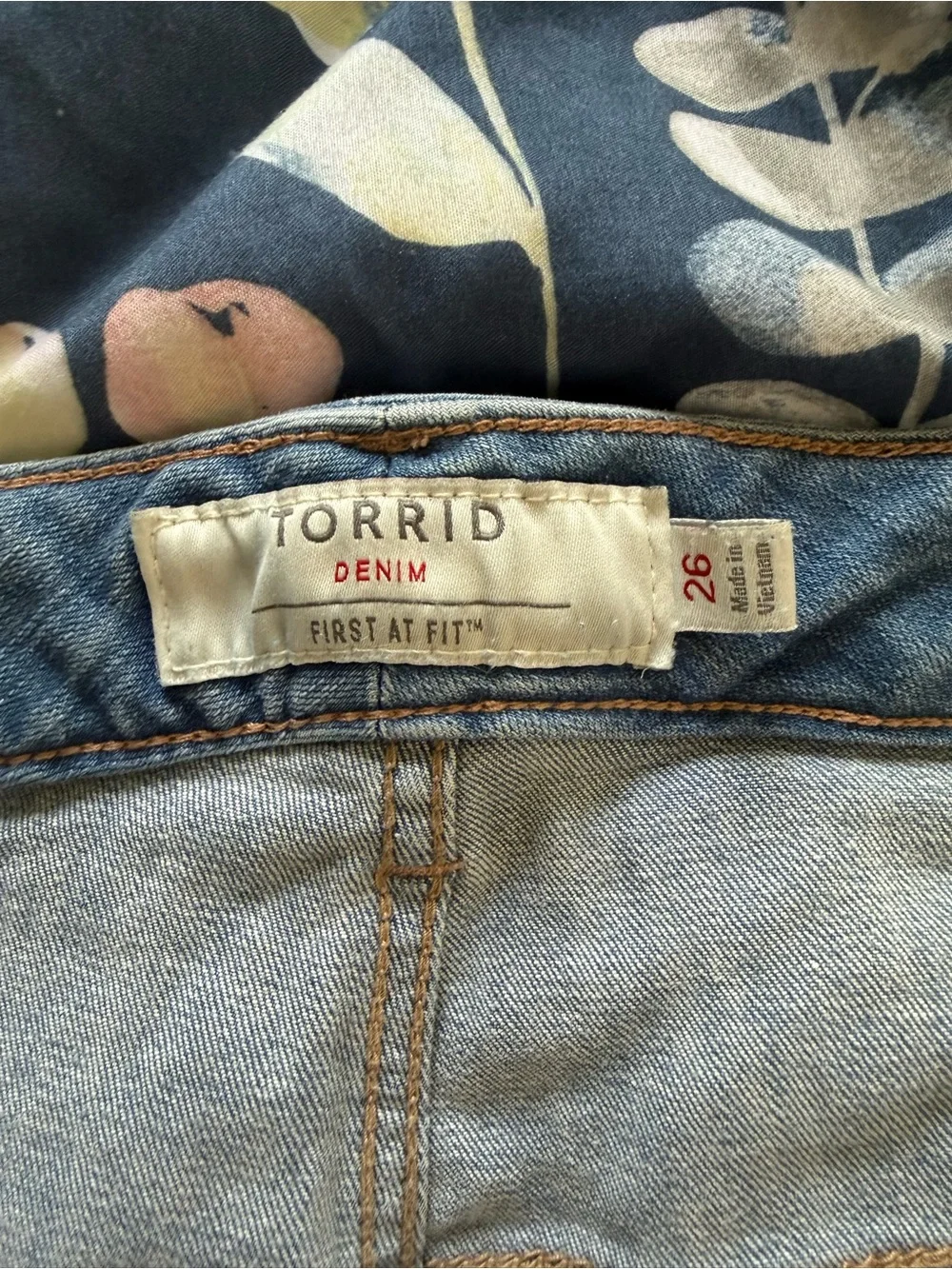 Torrid Light Wash Denim Cutoff Shorts Plus‎ Size 26W